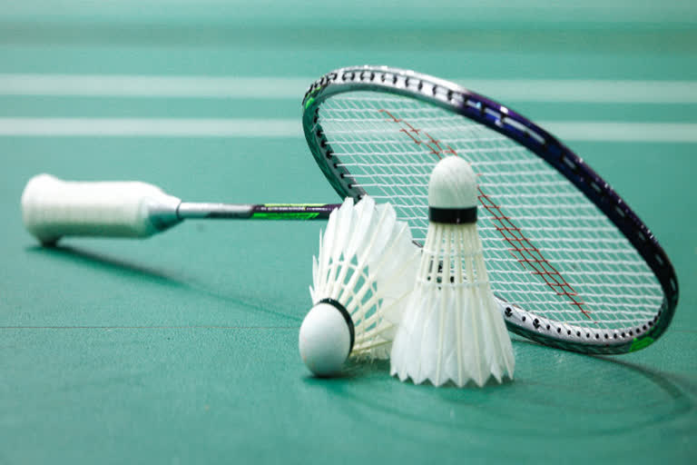 SHUTTLE-BADMINTON