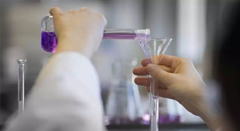 ആലുവയില് ലാബിലെ കെമിക്കല് വാതകം ശ്വസിച്ച് കുട്ടികള്ക്ക് ദേഹാസ്വാസ്ഥ്യം