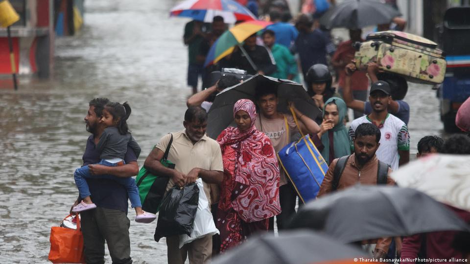 ഡിറ്റ് വാ ചുഴലിക്കാറ്റ്; ശ്രീലങ്കയില് അടിയന്തരാവസ്ഥ പ്രഖ്യാപിച്ചു