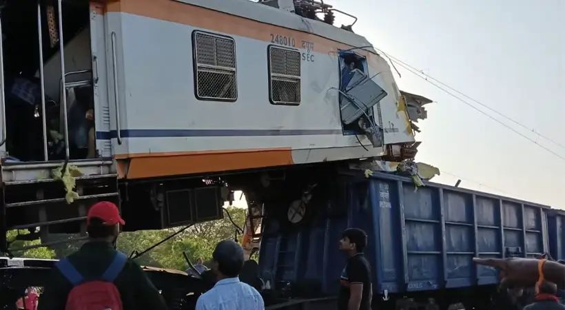 ബിലാസ്പൂരില് പാസഞ്ചര് ട്രെയിനും ഗുഡ്സ് ട്രെയിനും കൂട്ടിയിടിച്ച് അപകടം; അഞ്ച് മരണം