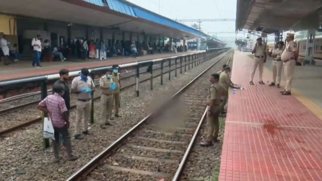 ആലപ്പുഴ റെയില്വേ സ്റ്റേഷനില് മനുഷ്യന്റെ കാല് കണ്ടെത്തി