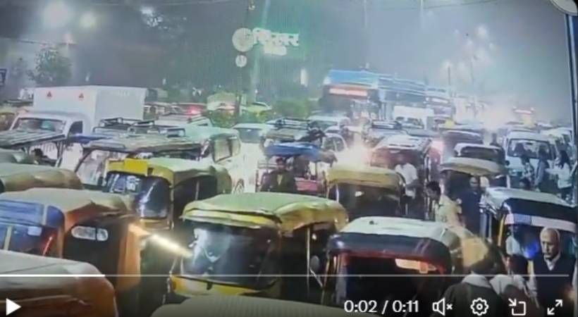 ഡല്ഹി സ്ഫോടനത്തിന്റെ നടുക്കുന്ന ദൃശ്യങ്ങള് പുറത്ത്