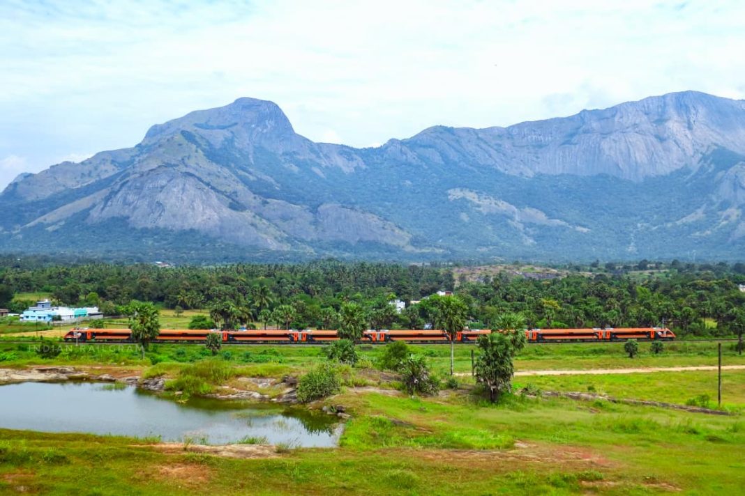 ബെംഗളൂരു-എറണാകുളം വന്ദേഭാരത് ട്രയല് റണ് നടത്തി