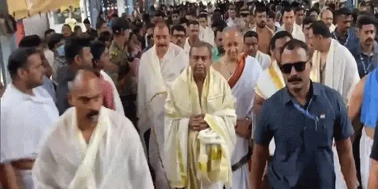 ഗുരുവായൂരപ്പനെ കണ്ട് മുകേഷ് അംബാനി; ആശുപത്രി നിര്മ്മാണത്തിനായി നല്കിയത് 15 കോടി