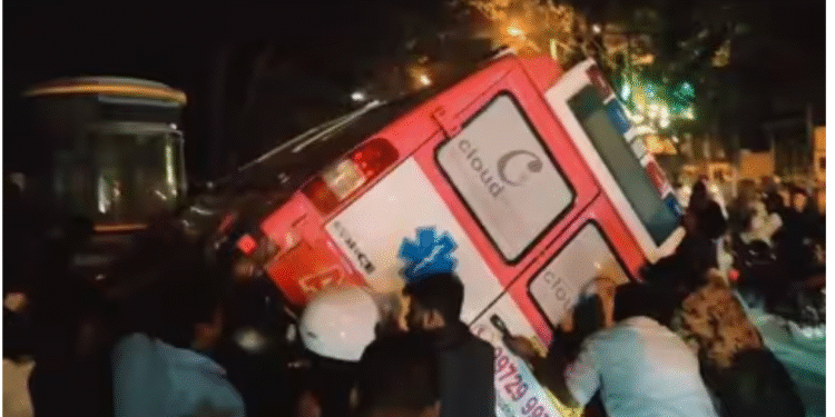 നിയന്ത്രണം വിട്ട ആംബുലൻസ് സ്കൂട്ടറിലിടിച്ച് ദമ്പതികൾ മരിച്ചു