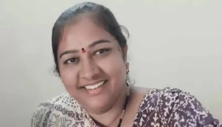 സർക്കാർ ഉദ്യോഗസ്ഥയെ പട്ടാപ്പകൽ നടുറോഡിലിട്ട് വെട്ടിക്കൊന്നു; നാലുപേർ അറസ്റ്റിൽ