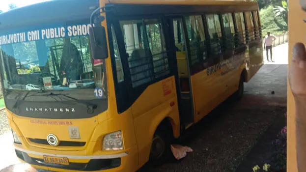ഇടുക്കി ചെറുതോണിയിൽ സ്കൂൾ ബസ് കയറി പ്ലേ സ്കൂൾ വിദ്യാർഥിക്ക് ദാരുണാന്ത്യം