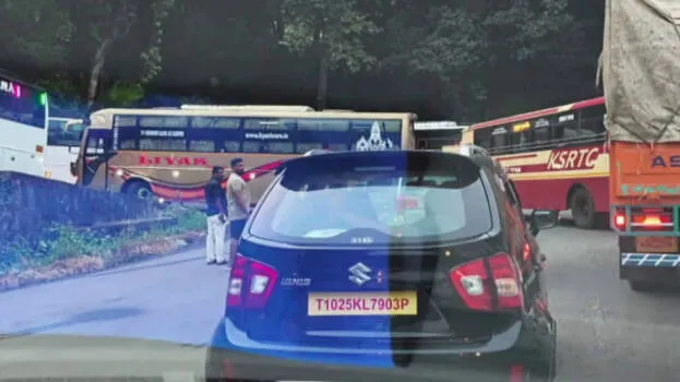 താമരശ്ശേരി ചുരത്തിൽ വീണ്ടും ലോറി കുടുങ്ങി, ഗതാഗതക്കുരുക്കിന് സാധ്യത