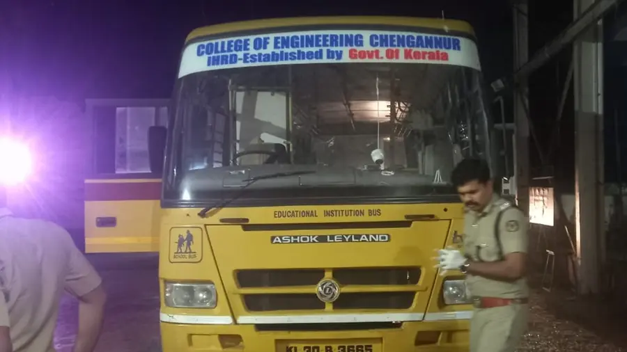 ചെങ്ങന്നൂരിൽ കോളേജ് ബസ് നന്നാക്കുന്നതിനിടെ പൊട്ടിത്തെറി; വർക്ക്ഷോപ്പ് ജീവനക്കാരക്കാരന് ദാരുണാന്ത്യം