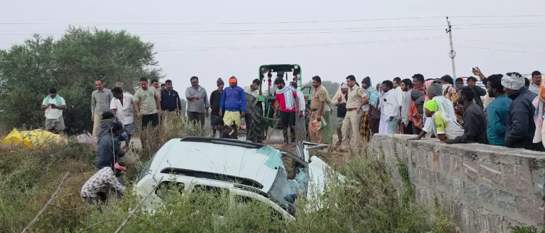 കാർ അപകടം; മൂന്ന് പേർ മരിച്ചു, രണ്ട് പേർക്ക് ഗുരുതര പരുക്ക്