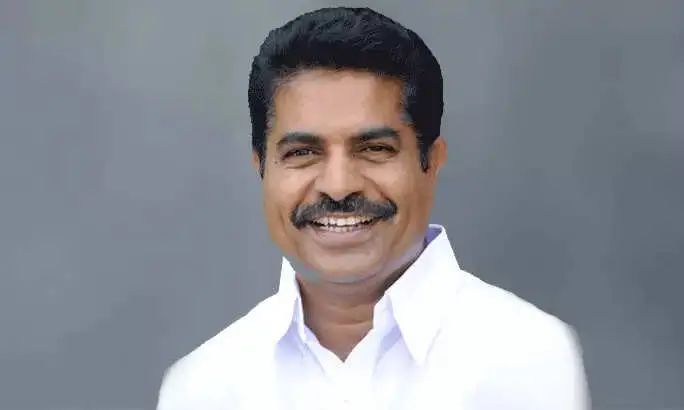 ‘ദിലീപിന് നീതി ലഭിച്ചു’; സര്ക്കാര് അപ്പീല് പോകുന്നത് വേറെ പണിയില്ലാത്തതിനാലെന്ന് അടൂര് പ്രകാശ്