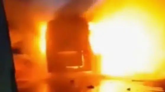 ഓടിക്കൊണ്ടിരുന്ന ബസിന് തീപിടിച്ചു; ഒഴിവായത് വൻ ദുരന്തം