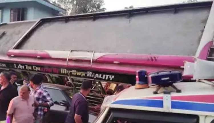 മട്ടന്നൂരിൽ ബസ് മറിഞ്ഞ് യാത്രക്കാർക്ക് പരുക്ക്