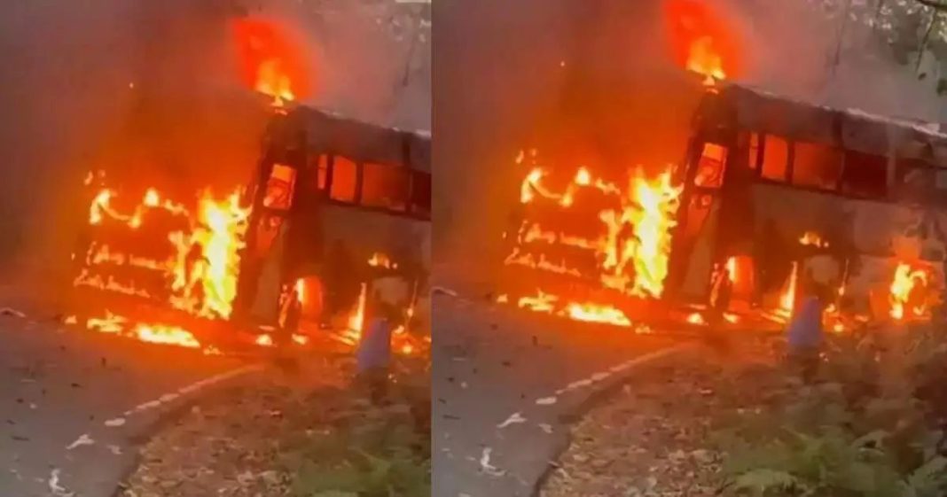 കണ്ണൂര് മാങ്കൂട്ടം ചുരത്തില് ടൂറിസ്റ്റ് ബസിന് തീപിടിച്ചു; പൂര്ണമായും കത്തിനശിച്ചു