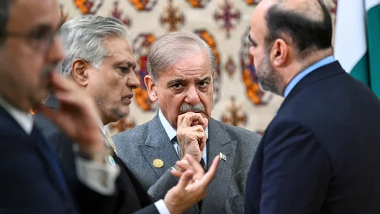 കാത്തിരുന്നുമടുത്തു; പുടിന്റെ ചർച്ചയ്ക്കിടയിലേക്ക് ഇടിച്ചു കയറി പാക് പ്രധാനമന്ത്രി