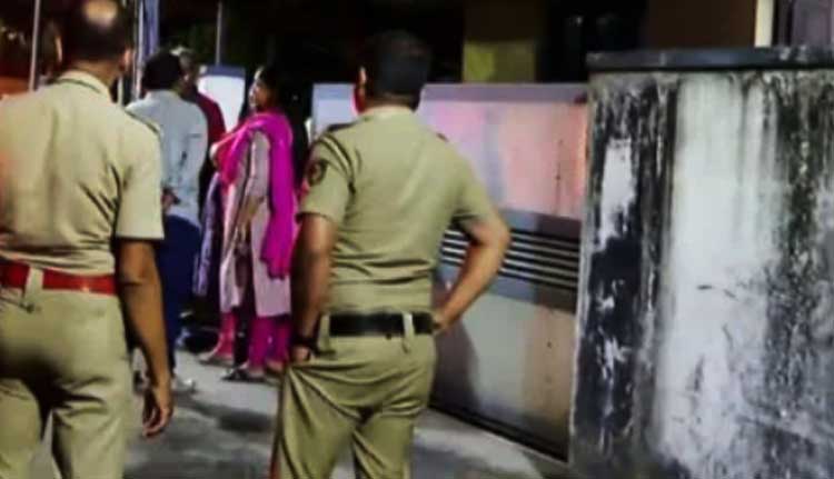 കൊച്ചിയിൽ റിട്ടയേർഡ് അധ്യാപിക ദുരൂഹ സാഹചര്യത്തിൽ മരിച്ച നിലയിൽ