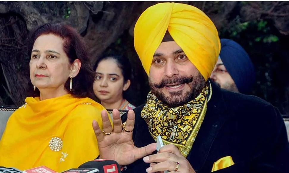 ‘500 കോടി രൂപയടങ്ങിയ സ്യൂട്ട്കെയ്സ് പരാമര്ശം’;നവ്ജ്യോത് കൗർ സിദ്ദുവിനെ കോൺഗ്രസ് സസ്പെൻഡ് ചെയ്തു