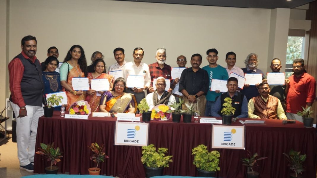 കന്നഡപഠന കേന്ദ്രം പഠിതാക്കൾക്ക് അഭിനന്ദനാപത്രങ്ങൾ സമ്മാനിച്ചു