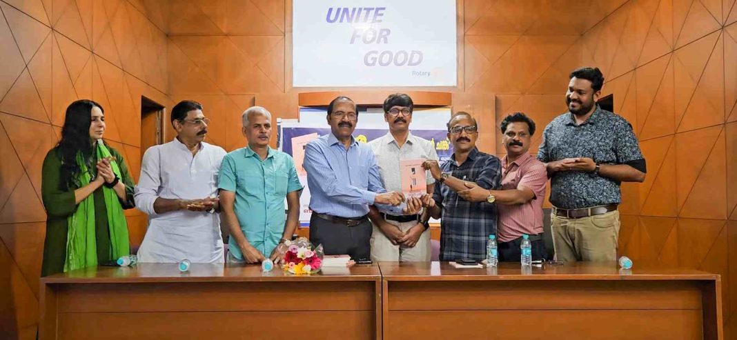 ‘ഗോഡ്സ് ഓൺ ചങ്ക്’ കഥാസമാഹാരം പ്രകാശനം ചെയ്തു