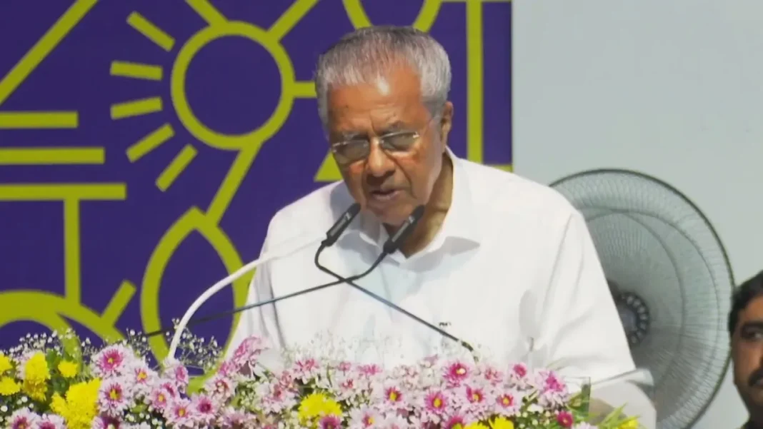 ഐഎഫ്എഫ്കെയെ ഞെരിച്ച് കൊല്ലാനുള്ള ശ്രമം, ആവിഷ്കാര സ്വാതന്ത്ര്യത്തിനുമേലുള്ള കടന്നുകയറ്റത്തിന് മുന്നിൽ മുട്ടുമടക്കില്ലെന്ന് മുഖ്യമന്ത്രി