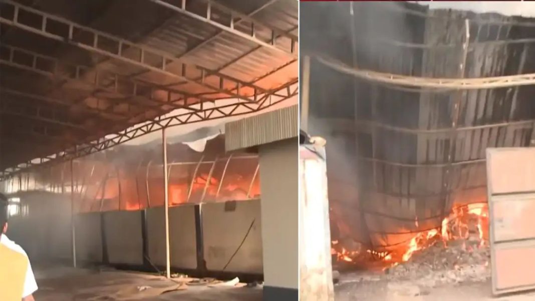 മലപ്പുറത്ത് ചെരുപ്പ് കമ്പനിയില് വൻ തീപിടിത്തം