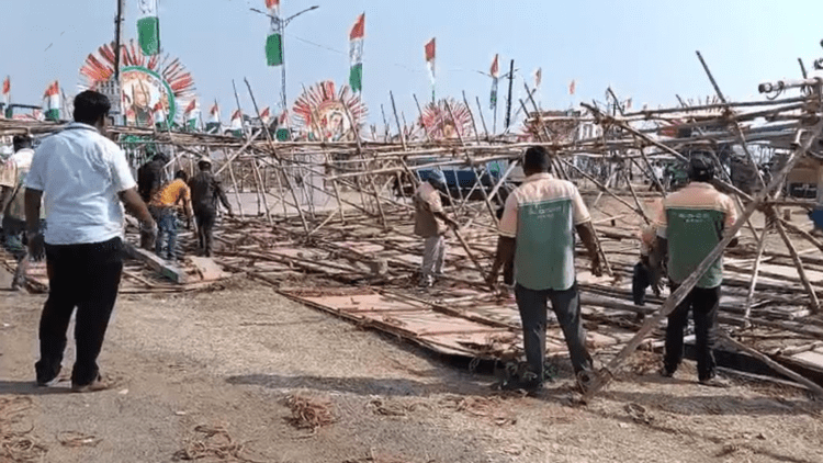 ഹുബ്ബള്ളിയിൽ മുഖ്യമന്ത്രിയുടെ പരിപാടിക്ക് മുമ്പ് കട്ടൗട്ട് തകർന്നുവീണ് മൂന്നുപേർക്ക് പരുക്ക്