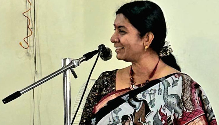 സാമൂഹ്യമായ നീതിനിഷേധത്തെ ഒന്നിച്ചെതിർക്കണം; വി എസ് ബിന്ദു ടീച്ചർ