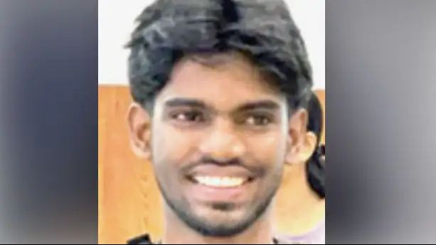 വിമാനം ഉയര്ന്നുപൊങ്ങുന്നതിനിടെ ഹൃദയാഘാതം; ഒമാനില് മലയാളി യുവാവ് മരിച്ചു