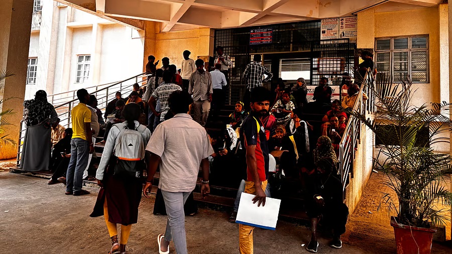 സർക്കാർ ആശുപത്രികളിൽ ക്യുആർ കോഡ് രജിസ്ട്രേഷൻ പ്രതിസന്ധിയിൽ; വലഞ്ഞ് രോഗികൾ