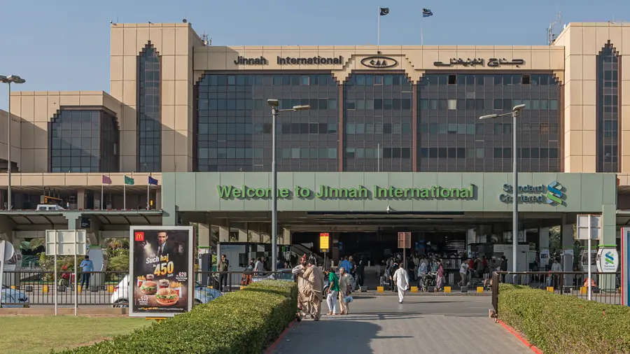 ഇറാൻ – ഇസ്രയേൽ സംഘർഷം; പാകിസ്ഥാനിലെ വിമാനത്താവളത്തിൽ കുടുങ്ങി മലയാളികൾ