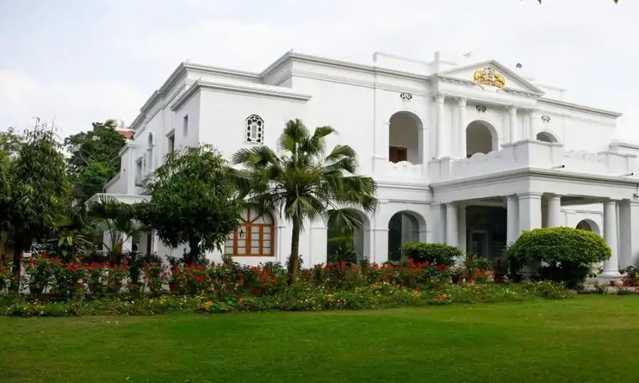 പശ്ചിമേഷ്യയിലെ സംഘര്ഷം: കേരള ഹൗസില് കണ്ട്രോള് റൂം തുറന്നു