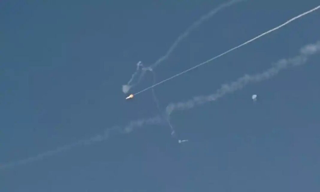 അബുദാബിയില് മിസൈല് അവശിഷ്ടം പതിച്ചു ; ഇന്ത്യക്കാരന് പരുക്ക്