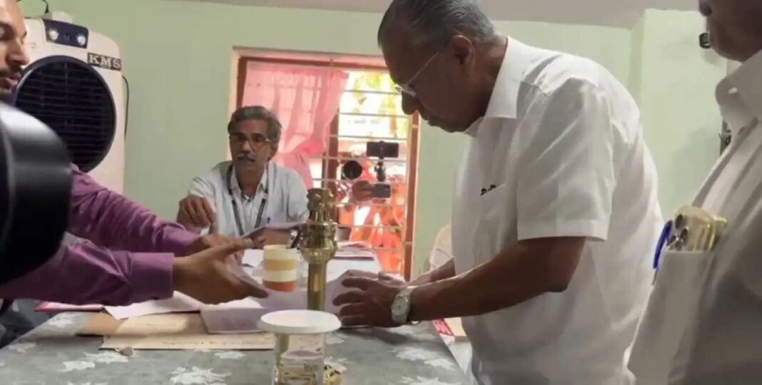 ധര്മടത്ത് മൂന്നാം അങ്കം; മുഖ്യമന്ത്രി നാമനിര്ദേശ പത്രിക സമര്പ്പിച്ചു