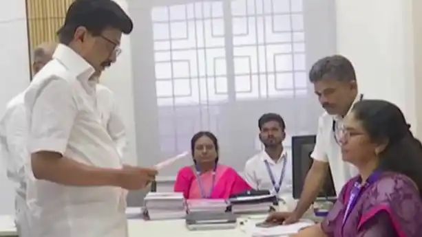തമിഴ്നാട് നിയമസഭാ തിരഞ്ഞെടുപ്പ്; സ്റ്റാലിന് പത്രിക സമര്പ്പിച്ചു