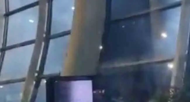 മുംബൈ അന്താരാഷ്ട്ര വിമാനത്താവളത്തില് വൻ തീപിടിത്തം