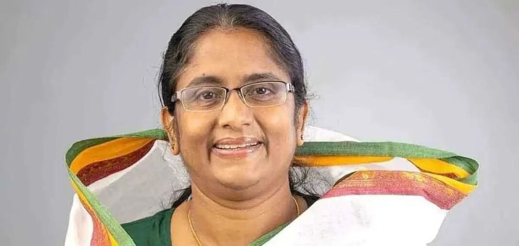 പോളിങ് ബൂത്തില് നിരോധന ഉത്തരവ് ലംഘിച്ചു; ഷാനിമോള് ഉസ്മാനെതിരേ കേസ്