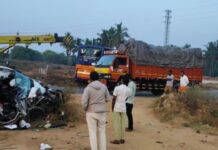 വോട്ട് രേഖപ്പെടുത്താൻ പുലര്ച്ചെ നാട്ടിലേക്ക് മടങ്ങുന്നതിനിടെ ഹൊസൂരില് കാര് അപകടത്തില്പ്പെട്ടു; ബെംഗളൂരുവിൽ നിന്നുള്ള മൂന്ന് യുവാക്കള്ക്ക് ദാരുണാന്ത്യം