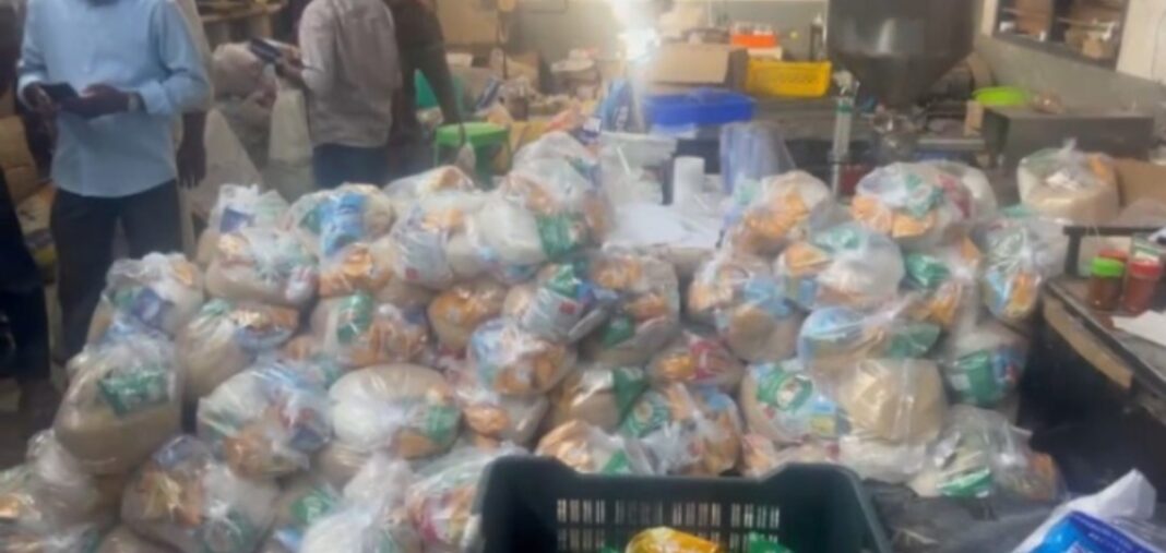 തൃശൂരിൽ വീണ്ടും കിറ്റ് വിവാദം; 750 കിറ്റുകൾ പിടിച്ചെടുത്തു