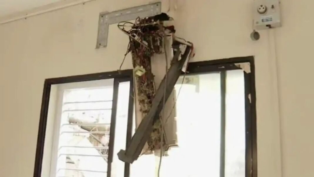 തിരുവനന്തപുരം സ്പോര്ട്സ് കൗണ്സില് ആസ്ഥാനത്ത് എസി പൊട്ടിത്തെറിച്ച് അപകടം; രണ്ട് തൊഴിലാളികള്ക്ക് പരുക്ക് തിരുവനന്തപുരം സ്പോര്ട്സ് കൗണ്സില് ആസ്ഥാനത്ത് എസി പൊട്ടിത്തെറിച്ച് അപകടം; രണ്ട് തൊഴിലാളികള്ക്ക് പരുക്ക്