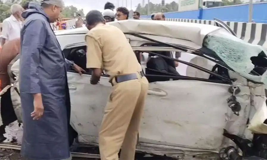 മലപ്പുറത്ത് കാര് നിയന്ത്രണം വിട്ട് ഡിവൈഡറില് ഇടിച്ച് അപകടം; യുവാവിന് ദാരുണാന്ത്യം മലപ്പുറത്ത് കാര് നിയന്ത്രണം വിട്ട് ഡിവൈഡറില് ഇടിച്ച് അപകടം; യുവാവിന് ദാരുണാന്ത്യം