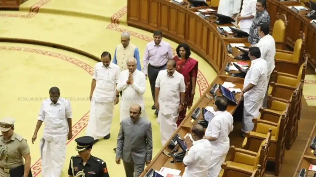 ഗവര്ണറുടെ നയപ്രഖ്യാപനം: വന്ദേമാതരം മുഴുവനില്ല, ആദ്യ ആറുവരി മാത്രം ഗവര്ണറുടെ നയപ്രഖ്യാപനം: വന്ദേമാതരം മുഴുവനില്ല, ആദ്യ ആറുവരി മാത്രം