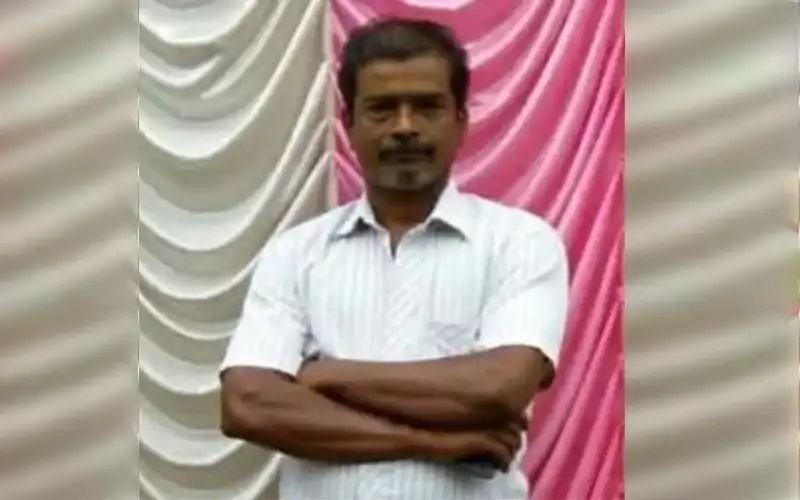 ചക്കയിടാൻ കയറിയ ഗൃഹനാഥൻ പ്ലാവില് നിന്ന് വീണു മരിച്ചു ചക്കയിടാൻ കയറിയ ഗൃഹനാഥൻ പ്ലാവില് നിന്ന് വീണു മരിച്ചു