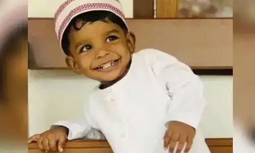 റിസോര്ട്ടിലെ സ്വിമ്മിംഗ് പൂളില് വീണ് മൂന്ന് വയസ്സുകാരന് ദാരുണാന്ത്യം റിസോര്ട്ടിലെ സ്വിമ്മിംഗ് പൂളില് വീണ് മൂന്ന് വയസ്സുകാരന് ദാരുണാന്ത്യം