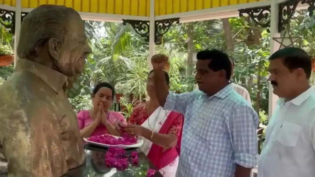 തളിപ്പറമ്പിലെ നിയുക്ത എംഎല്എ ടി കെ ഗോവിന്ദൻ കൊടിയേരിയുടെ വീട്ടില്; കുടുംബാംഗങ്ങളുമായി കൂടിക്കാഴ്ച തളിപ്പറമ്പിലെ നിയുക്ത എംഎല്എ ടി കെ ഗോവിന്ദൻ കൊടിയേരിയുടെ വീട്ടില്; കുടുംബാംഗങ്ങളുമായി കൂടിക്കാഴ്ച