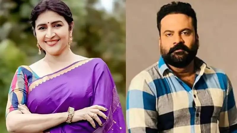 പരസ്യമായി അശ്ലീലം പറഞ്ഞു, ഭീഷണിപ്പെടുത്തി; ടിനി ടോമിനെതിരെ പരാതിയുമായി നീന കുറുപ്പും രംഗത്ത് പരസ്യമായി അശ്ലീലം പറഞ്ഞു, ഭീഷണിപ്പെടുത്തി; ടിനി ടോമിനെതിരെ പരാതിയുമായി നീന കുറുപ്പും രംഗത്ത്