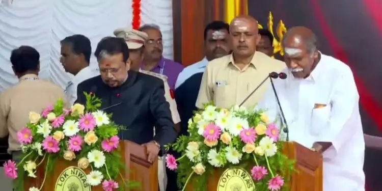 അഞ്ചാംതവണയും അധികാരത്തില്; പുതുച്ചേരി മുഖ്യമന്ത്രിയായി എന് രംഗസ്വാമി സത്യപ്രതിജ്ഞ ചെയ്തു അഞ്ചാംതവണയും അധികാരത്തില്; പുതുച്ചേരി മുഖ്യമന്ത്രിയായി എന് രംഗസ്വാമി സത്യപ്രതിജ്ഞ ചെയ്തു