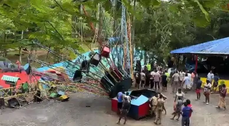 തിരുവനന്തപുരത്ത് അമ്യൂസ്മെൻ്റ് പാര്ക്കില് അപകടം; റൈഡ് പൊട്ടി വീണു, അഞ്ചു പേര്ക്ക് ഗുരുതര പരുക്ക് തിരുവനന്തപുരത്ത് അമ്യൂസ്മെൻ്റ് പാര്ക്കില് അപകടം; റൈഡ് പൊട്ടി വീണു, അഞ്ചു പേര്ക്ക് ഗുരുതര പരുക്ക്
