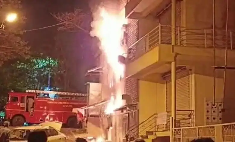 ബെംഗളുരു നാഗര്ഭാവിയില് ഹോട്ടലില് തീപിടുത്തം; ജീവനക്കാരന് ദാരുണാന്ത്യം; നാല് പേര്ക്ക് പരുക്ക് ബെംഗളുരു നാഗര്ഭാവിയില് ഹോട്ടലില് തീപിടുത്തം; ജീവനക്കാരന് ദാരുണാന്ത്യം; നാല് പേര്ക്ക് പരുക്ക്