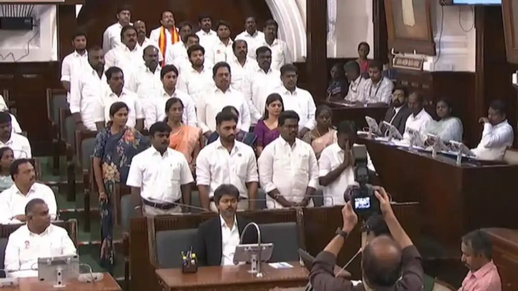 വിശ്വാസ വോട്ടെടുപ്പില് തരംഗമായി വിജയ്; 144 വോട്ടുകളുടെ പിന്തുണയോടെ ഭൂരിപക്ഷം തെളിയിച്ചു വിശ്വാസ വോട്ടെടുപ്പില് തരംഗമായി വിജയ്; 144 വോട്ടുകളുടെ പിന്തുണയോടെ ഭൂരിപക്ഷം തെളിയിച്ചു