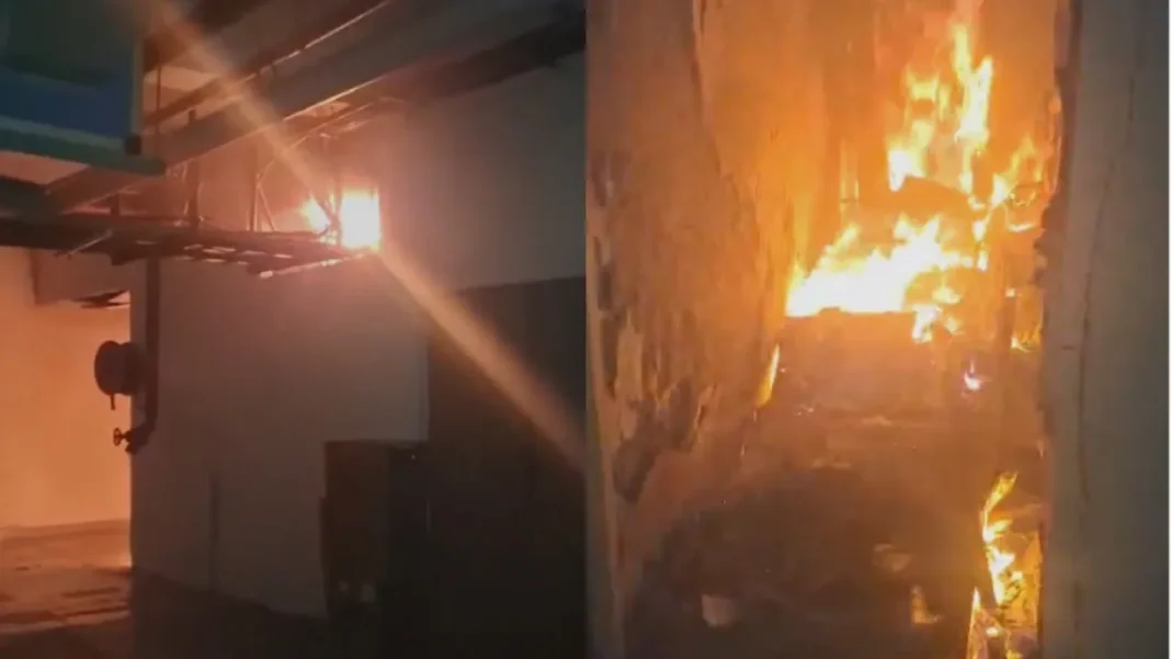 ആശുപത്രിയിൽ തീപ്പിടിത്തം; രോഗികളെ ഒഴിപ്പിച്ചു ആശുപത്രിയിൽ തീപ്പിടിത്തം; രോഗികളെ ഒഴിപ്പിച്ചു